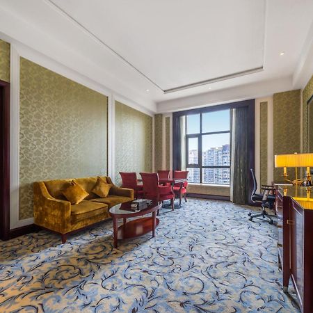 Wyndham Grand Plaza Royale Palace Чънду Екстериор снимка