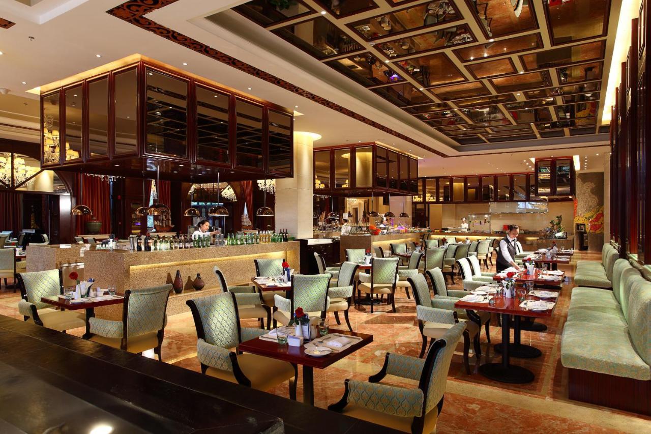 Wyndham Grand Plaza Royale Palace Чънду Екстериор снимка