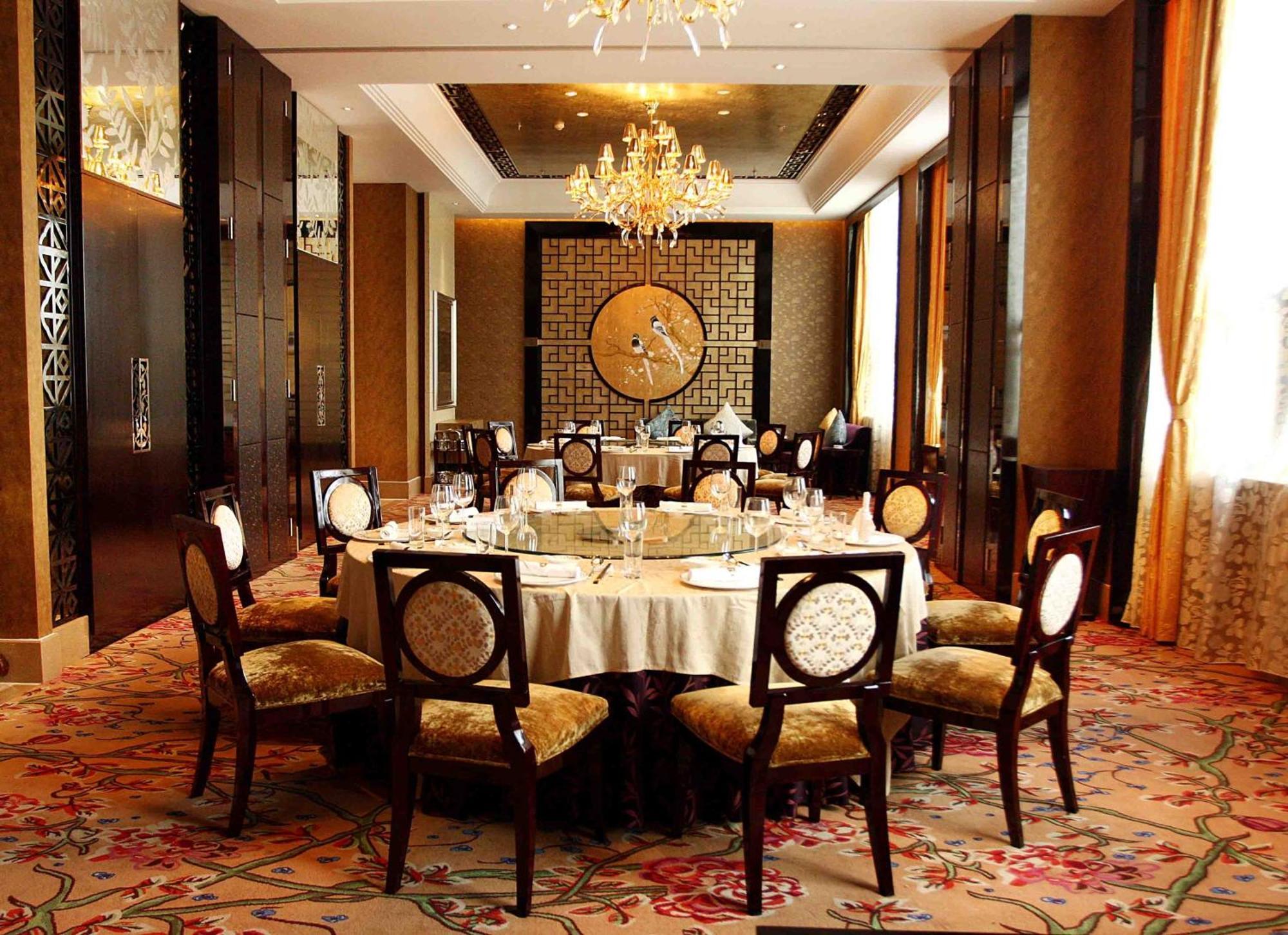 Wyndham Grand Plaza Royale Palace Чънду Екстериор снимка