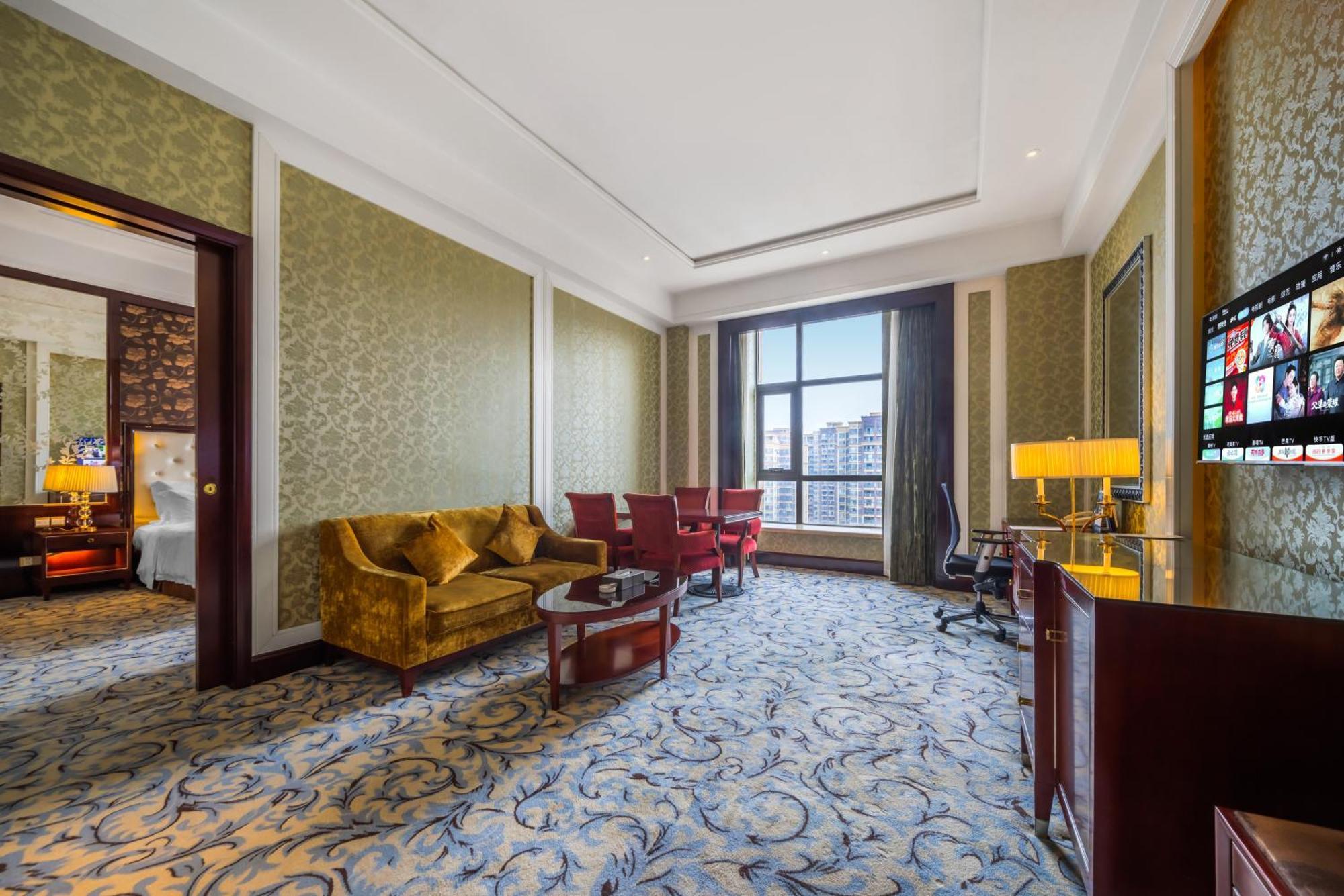 Wyndham Grand Plaza Royale Palace Чънду Екстериор снимка