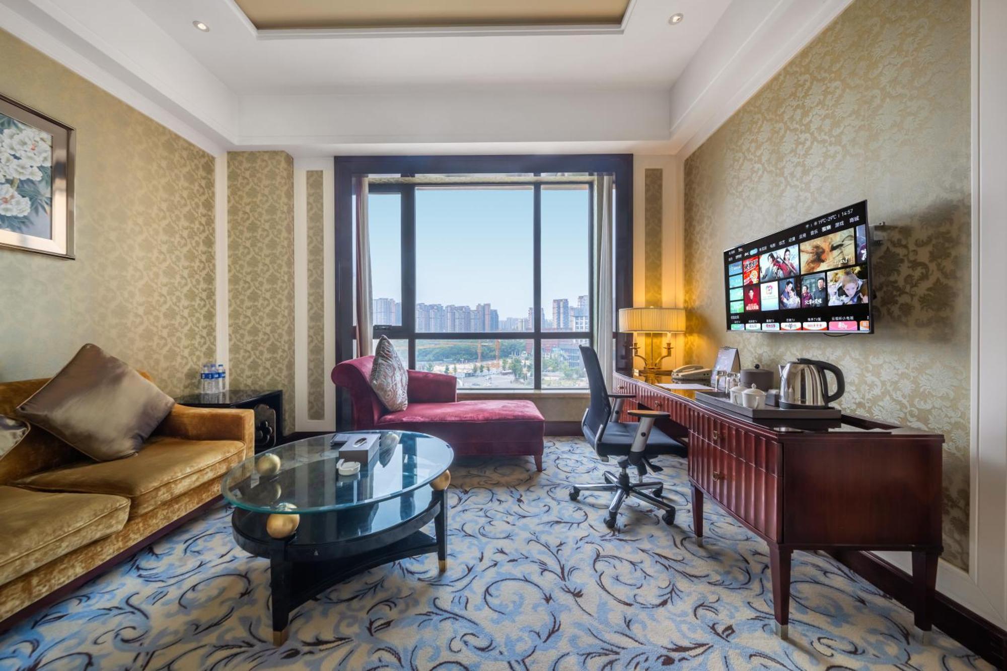 Wyndham Grand Plaza Royale Palace Чънду Екстериор снимка
