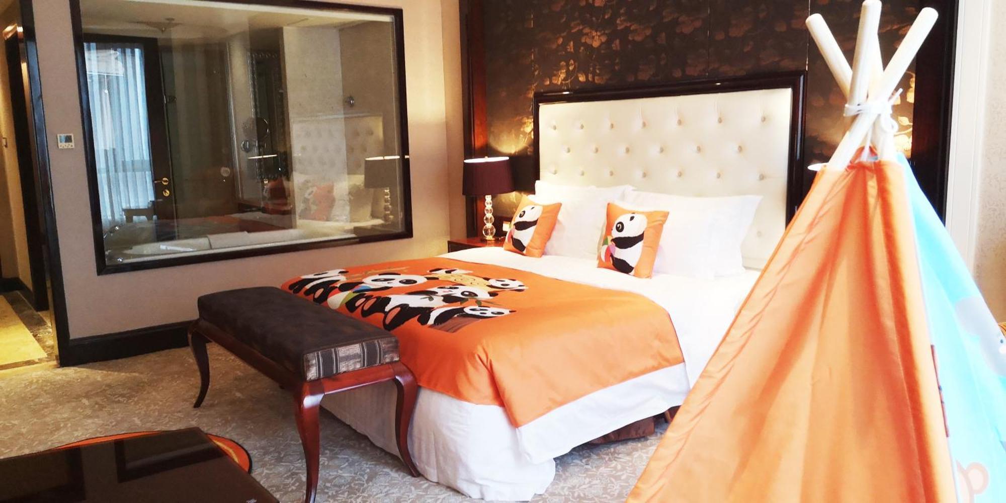 Wyndham Grand Plaza Royale Palace Чънду Екстериор снимка