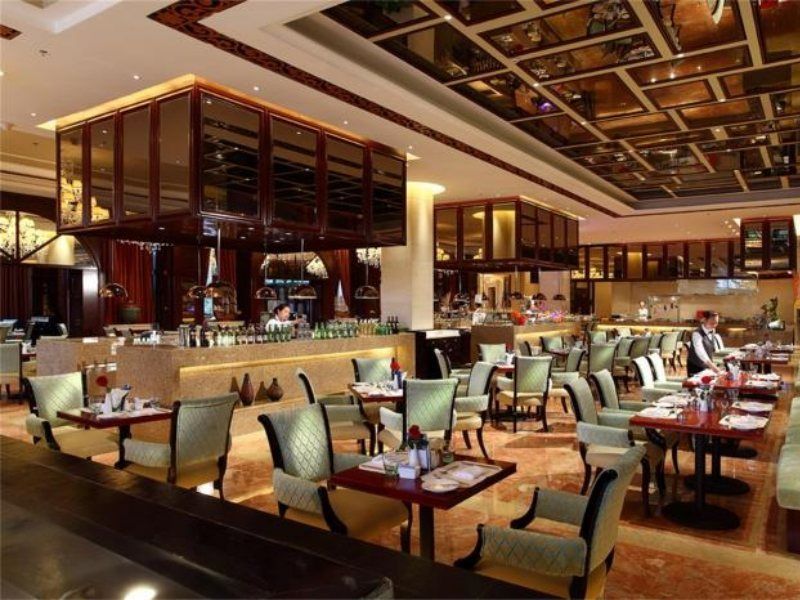 Wyndham Grand Plaza Royale Palace Чънду Екстериор снимка