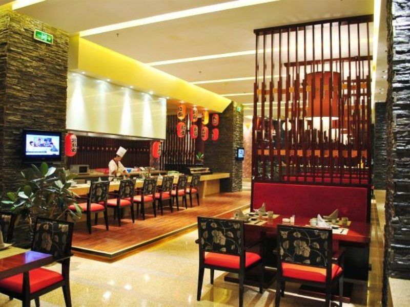 Wyndham Grand Plaza Royale Palace Чънду Екстериор снимка