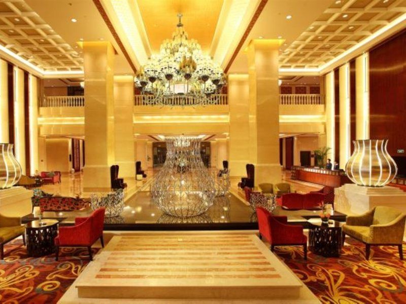 Wyndham Grand Plaza Royale Palace Чънду Екстериор снимка
