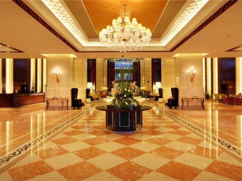 Wyndham Grand Plaza Royale Palace Чънду Екстериор снимка