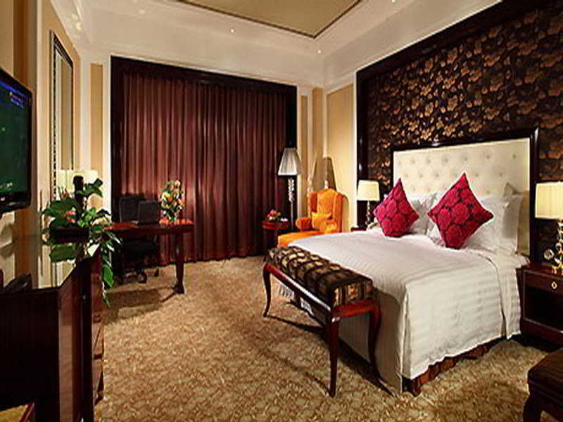 Wyndham Grand Plaza Royale Palace Чънду Стая снимка