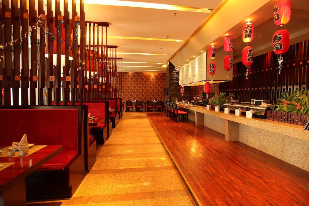 Wyndham Grand Plaza Royale Palace Чънду Екстериор снимка